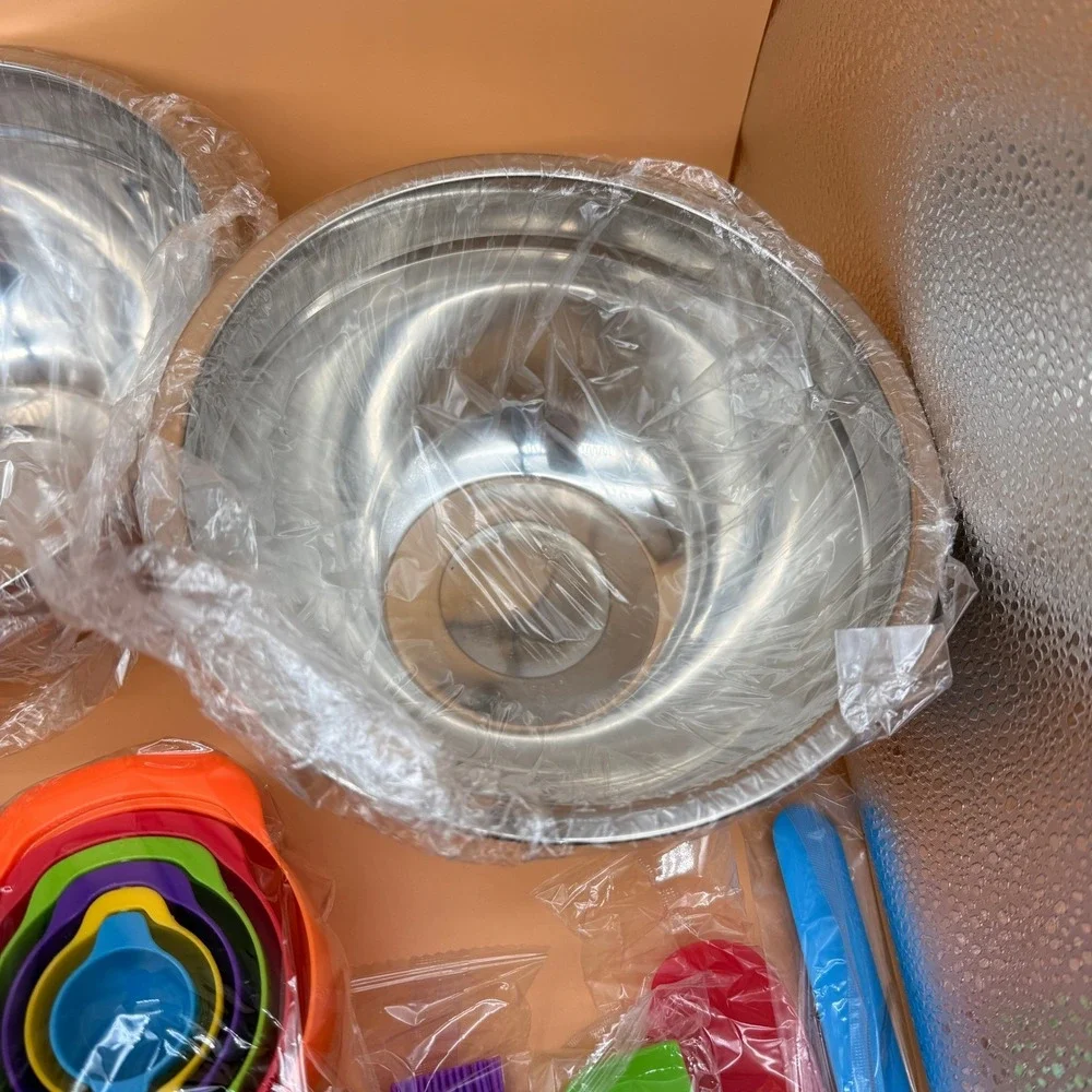 Stainless Steel Nesting Mixing Bowls Set w/ Airtight Lids & Utensils